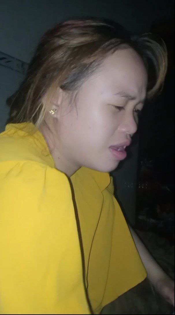 Chị gái ở nhà luôn mặc chiếc quần bó sát khiến cậu em trai tuổi mới lớn cứng