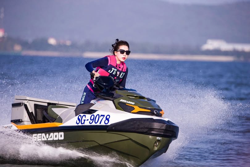 Cô gái xinh đẹp thức dậy và thèm khát một chiếc bánh kem hình chú chó - TinyTaya